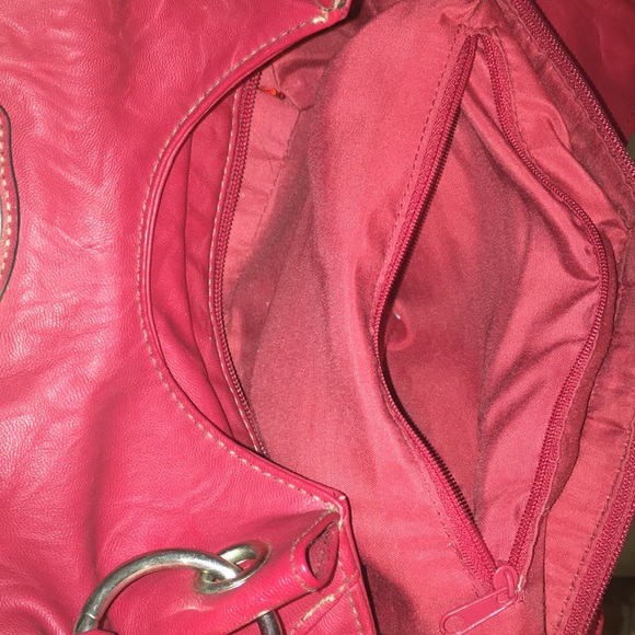 Red bag - Picture 7 of 9